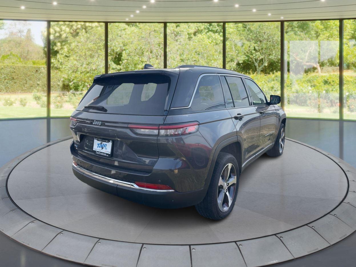 2023 Jeep Cherokee 4xe Sport photo 3