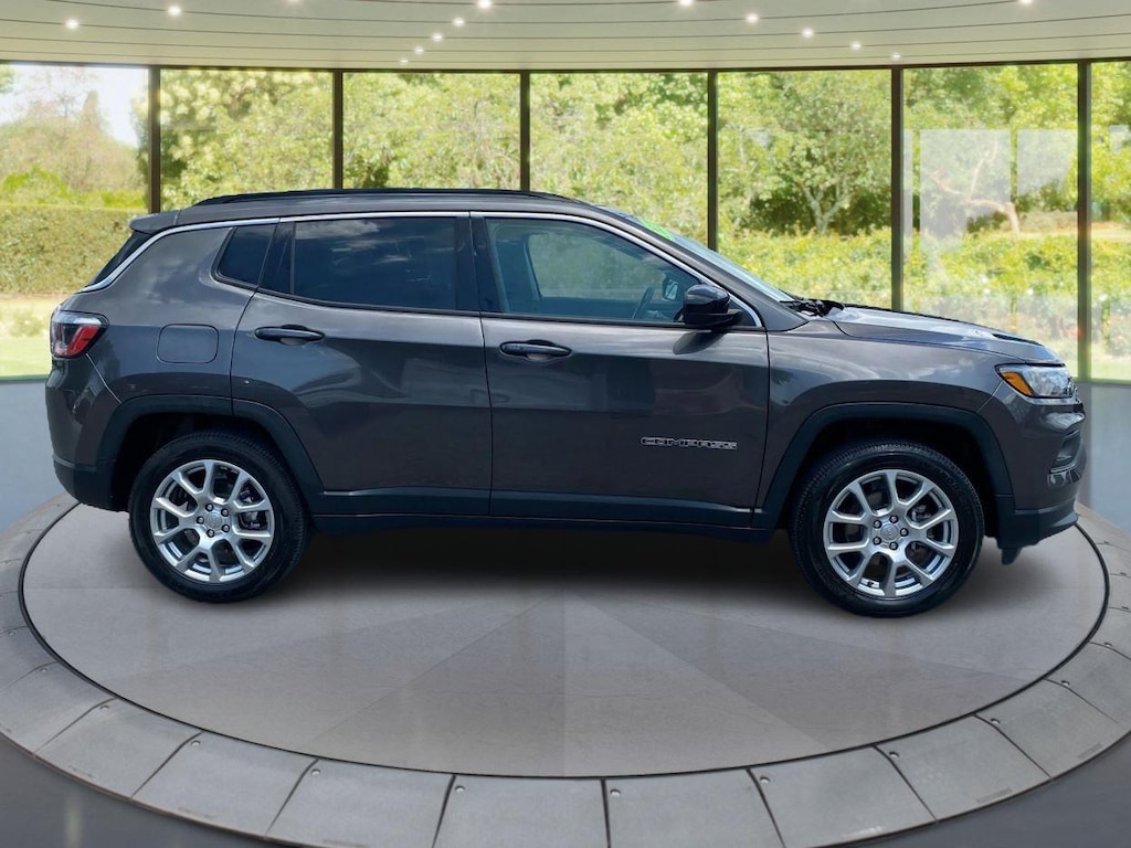 Used 2022 Jeep Compass Latitude Lux SUV