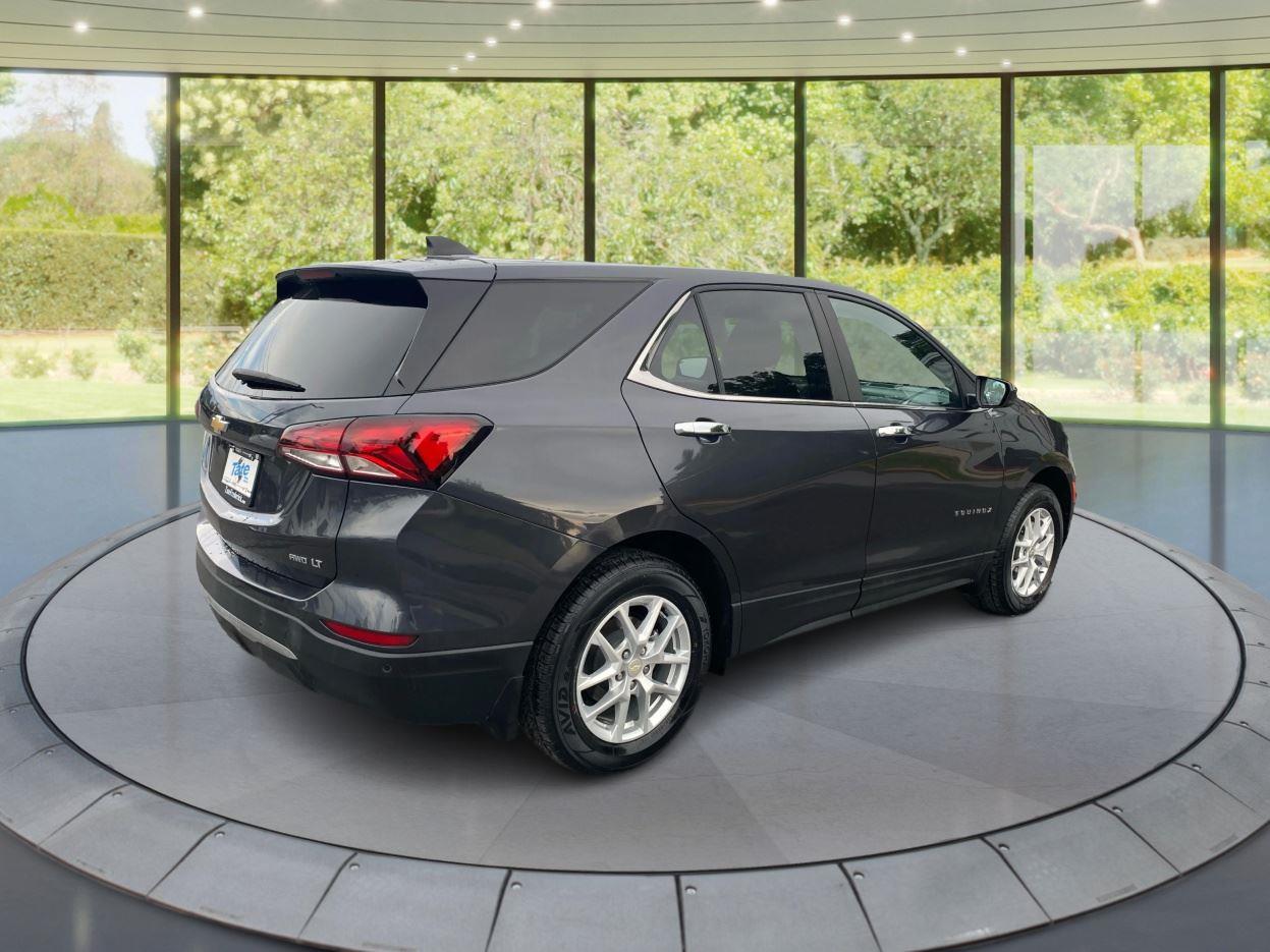 2023 Chevrolet Equinox LT photo 3