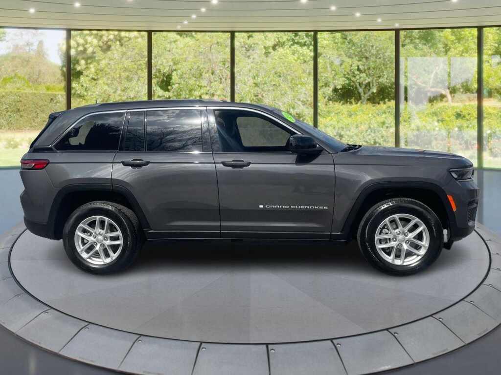 Used 2024 Jeep Grand Cherokee Laredo X SUV