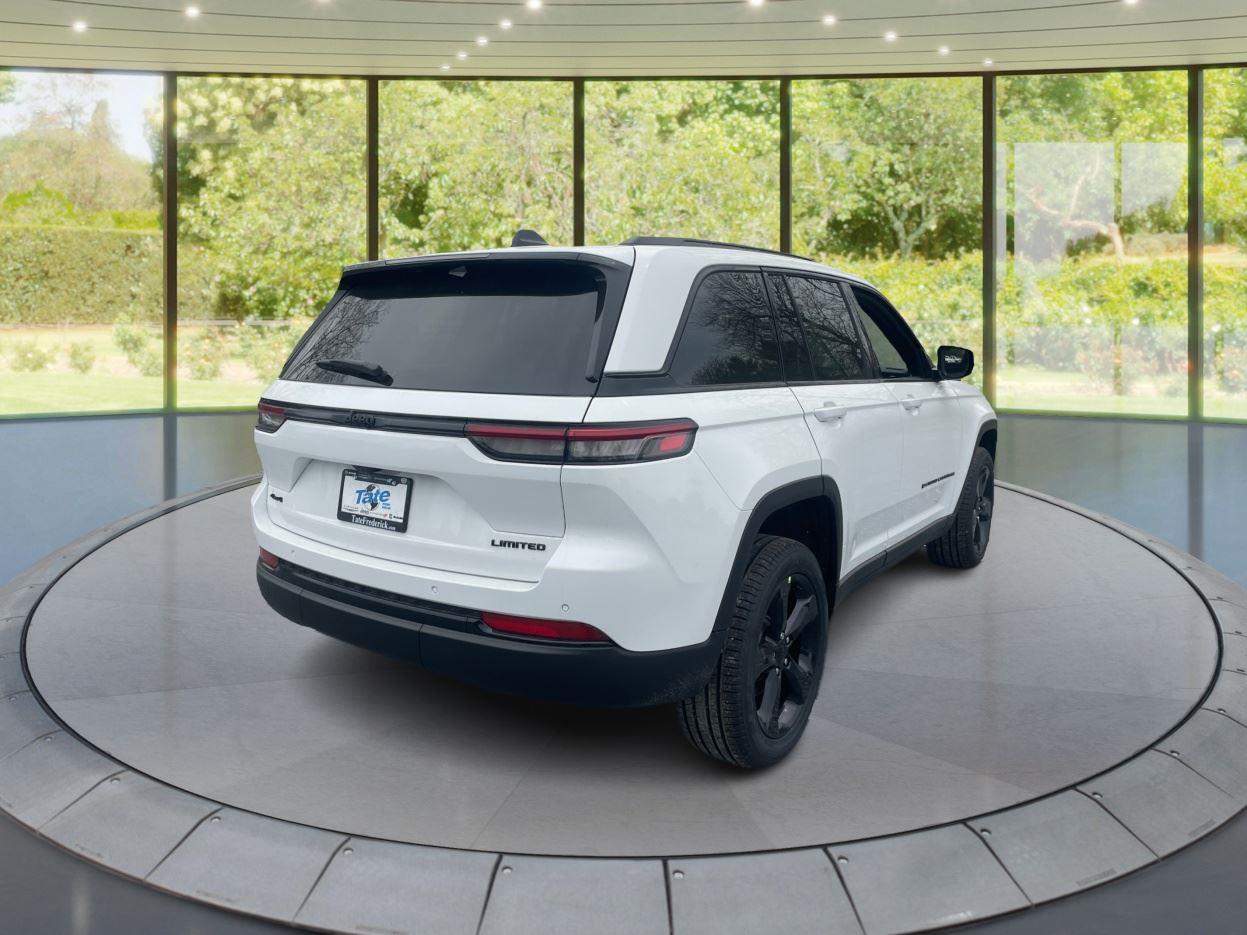 2025 Jeep Grand Cherokee Limited photo 3