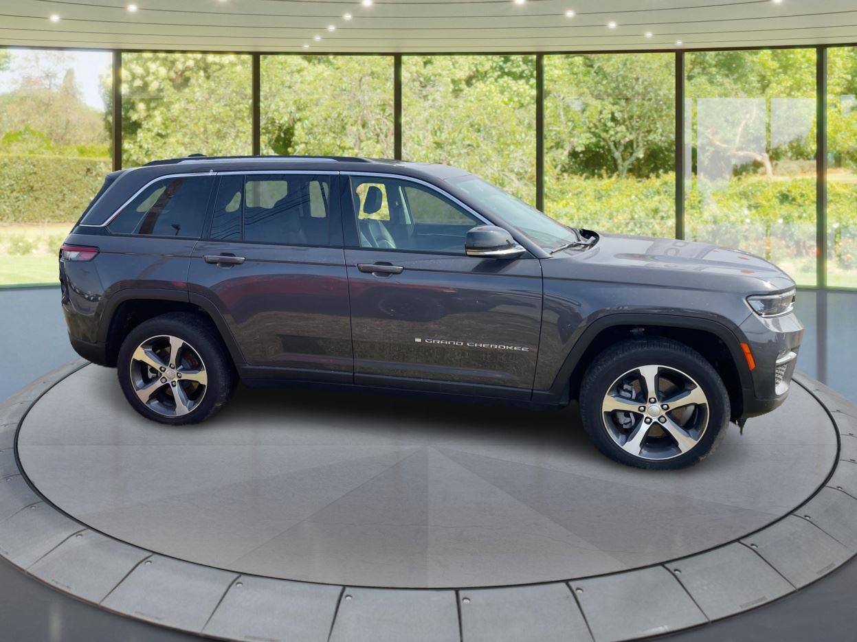 2023 Jeep Cherokee 4xe Sport photo 2