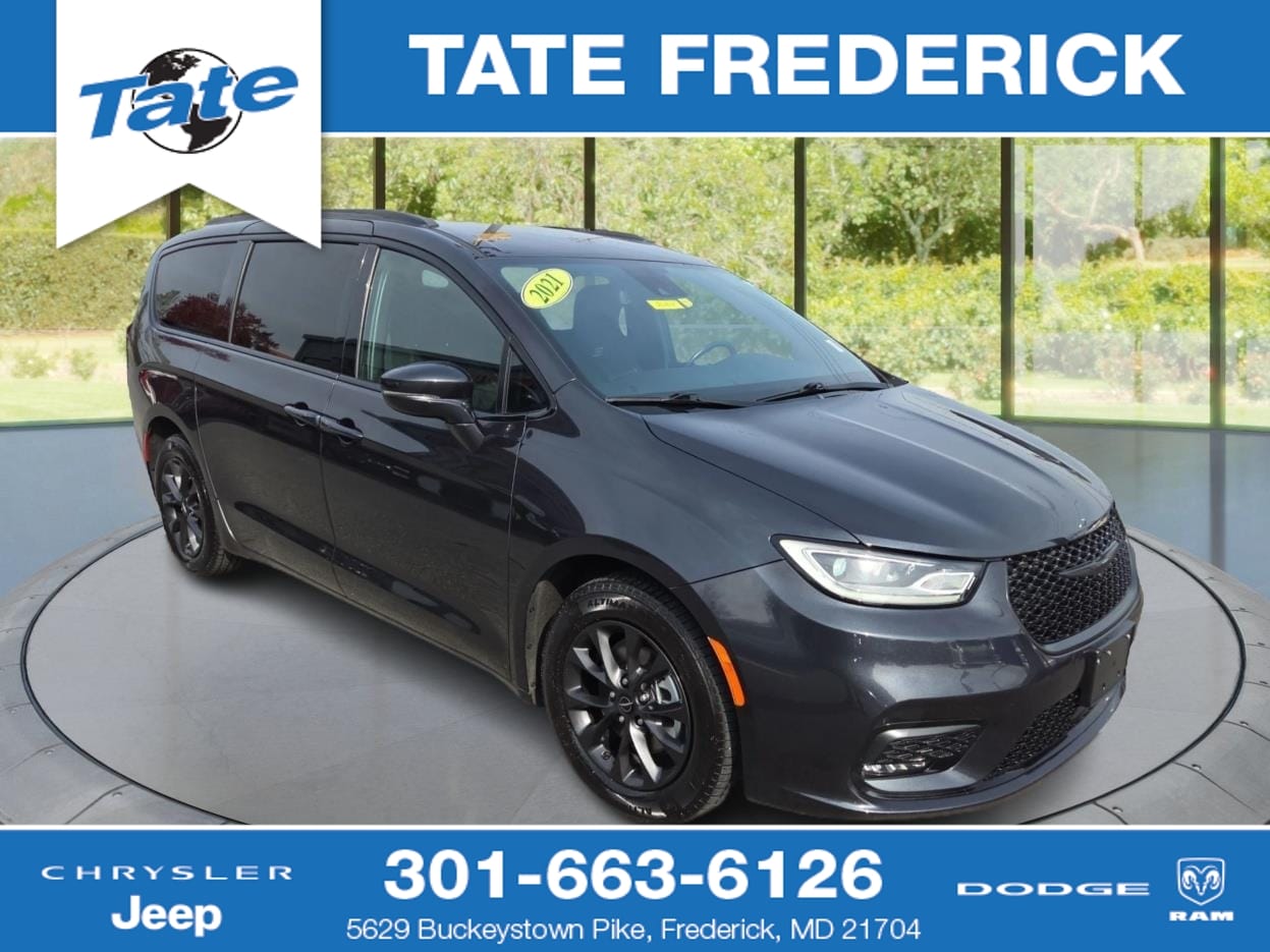 2021 Chrysler Pacifica Touring's photo