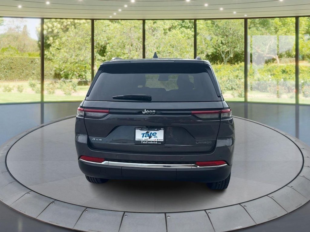 Used 2022 Jeep Grand Cherokee Laredo SUV