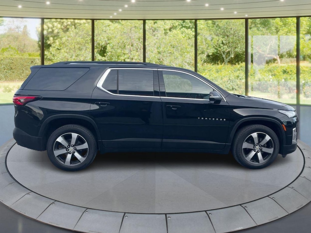 Used 2023 Chevrolet Traverse LT Leather SUV