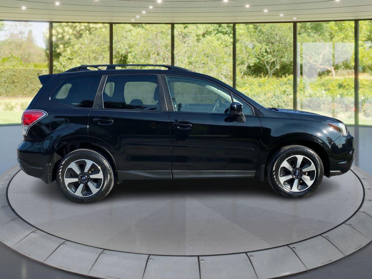 2018 Subaru Forester Premium photo 2