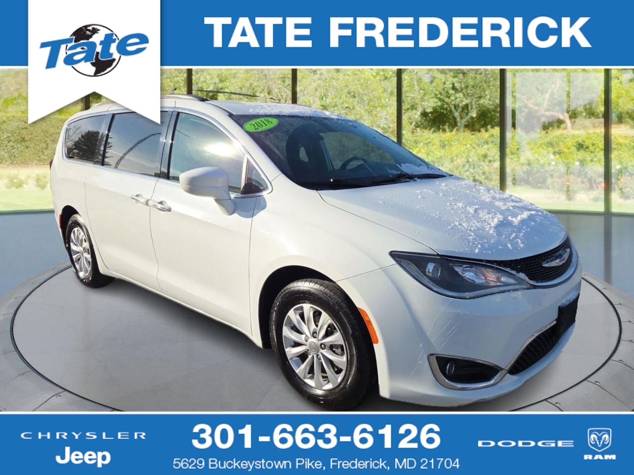 2018 Chrysler Pacifica Touring Plus's photo