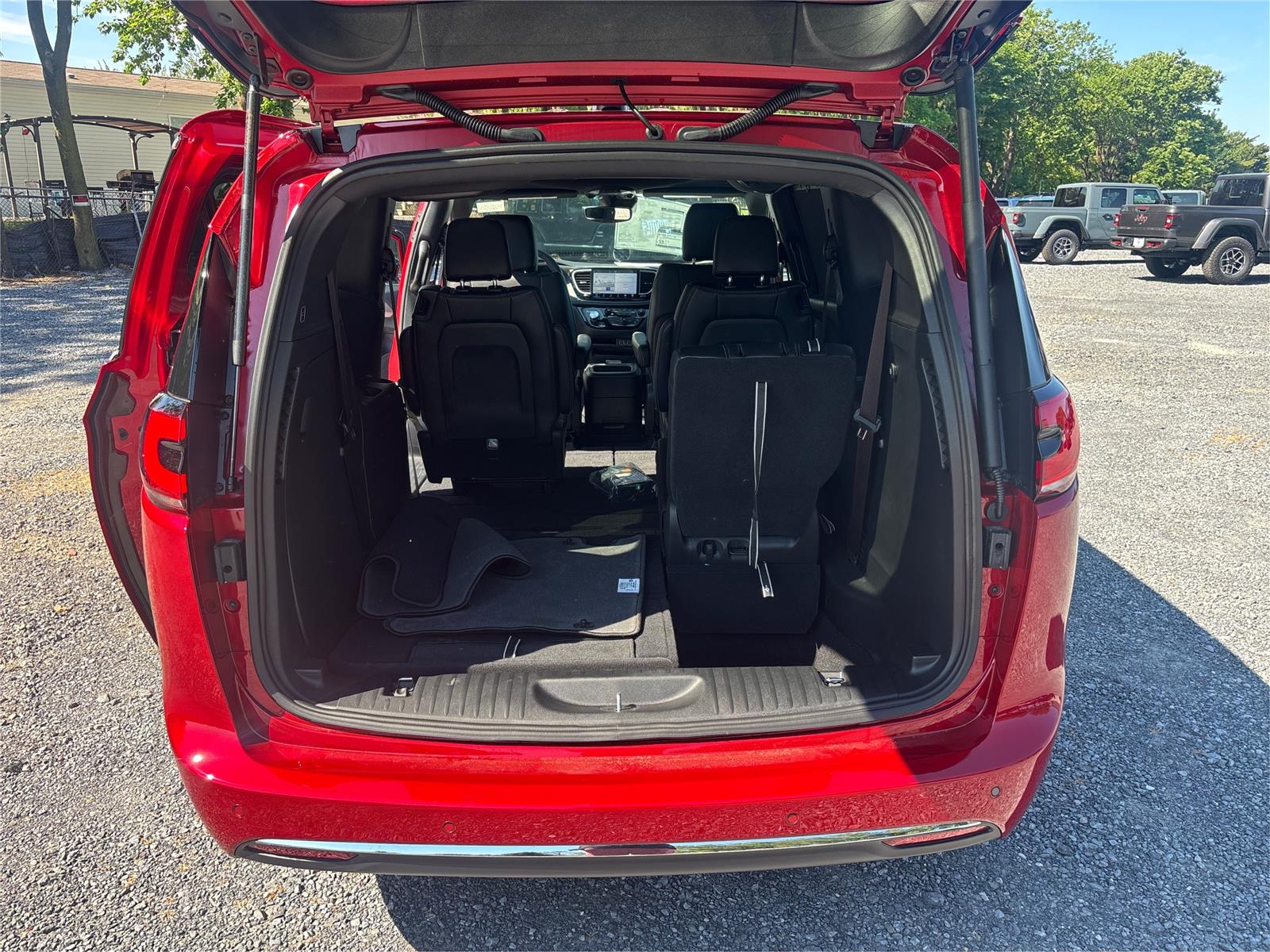 2025 Chrysler Pacifica Select - Photo 11