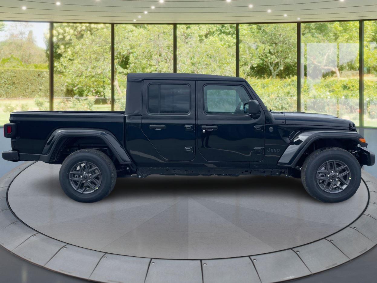 2025 Jeep Gladiator Sport S photo 2