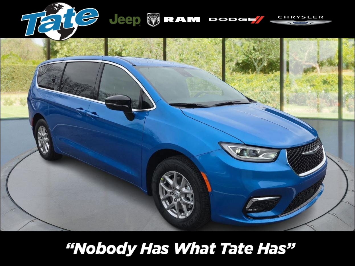 2026 Chrysler Pacifica Select's photo