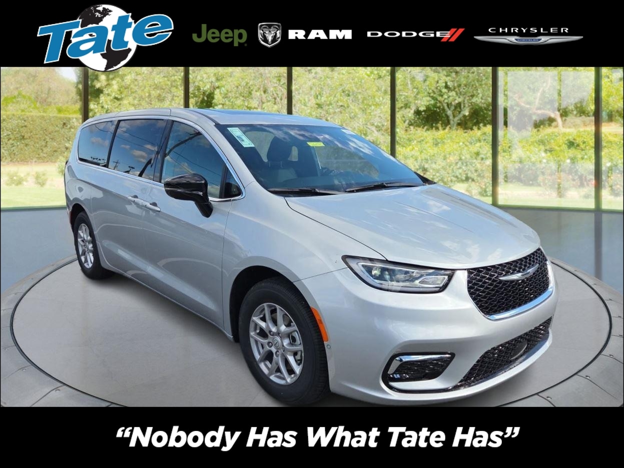 2026 Chrysler Pacifica Select's photo