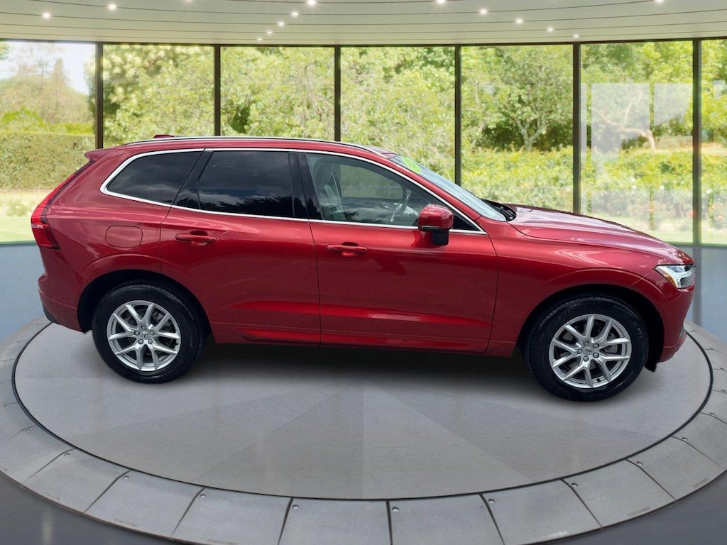 Used 2021 Volvo XC60 Momentum SUV