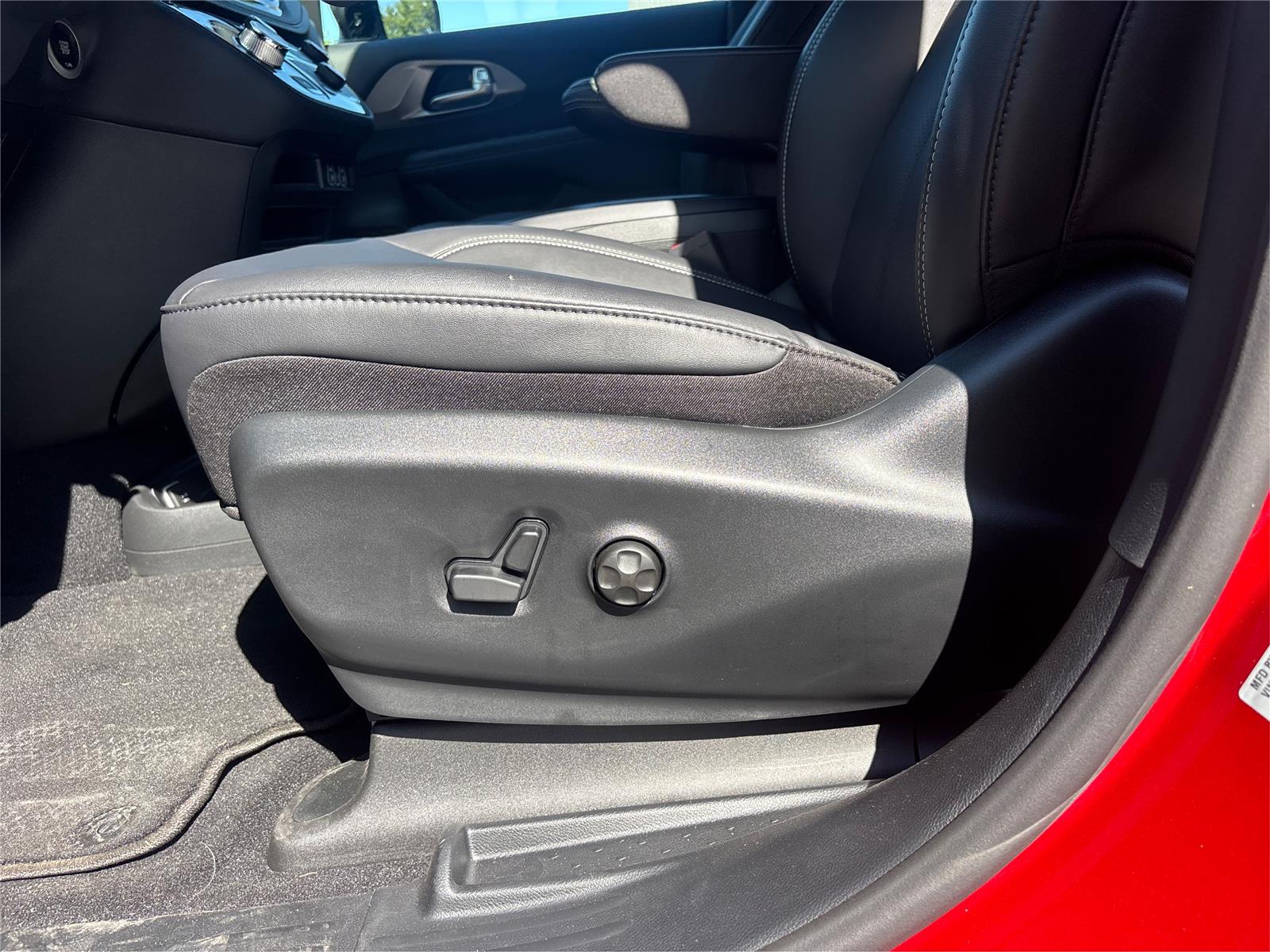 2025 Chrysler Pacifica Select - Photo 17