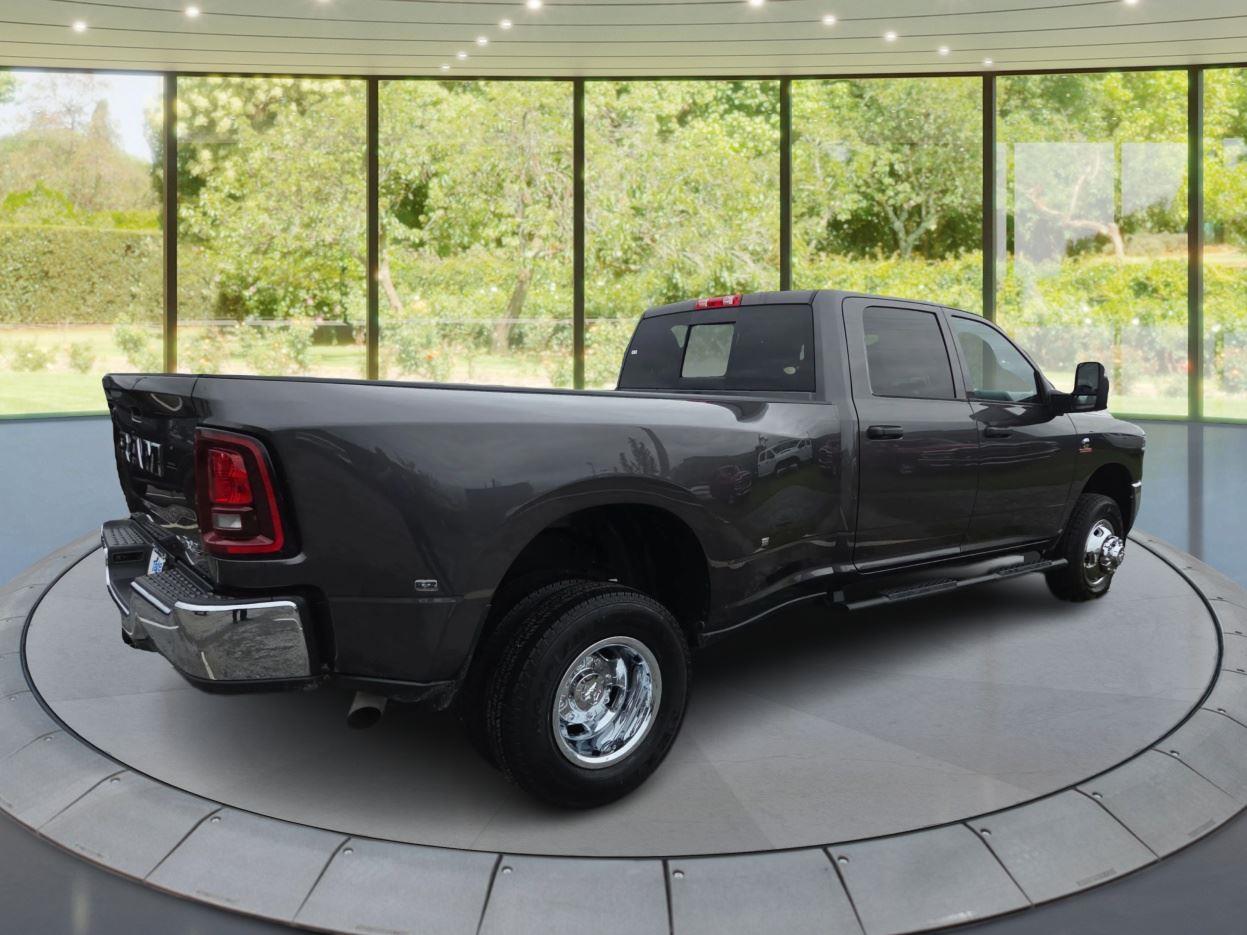 2026 Ram 3500 Tradesman photo 3