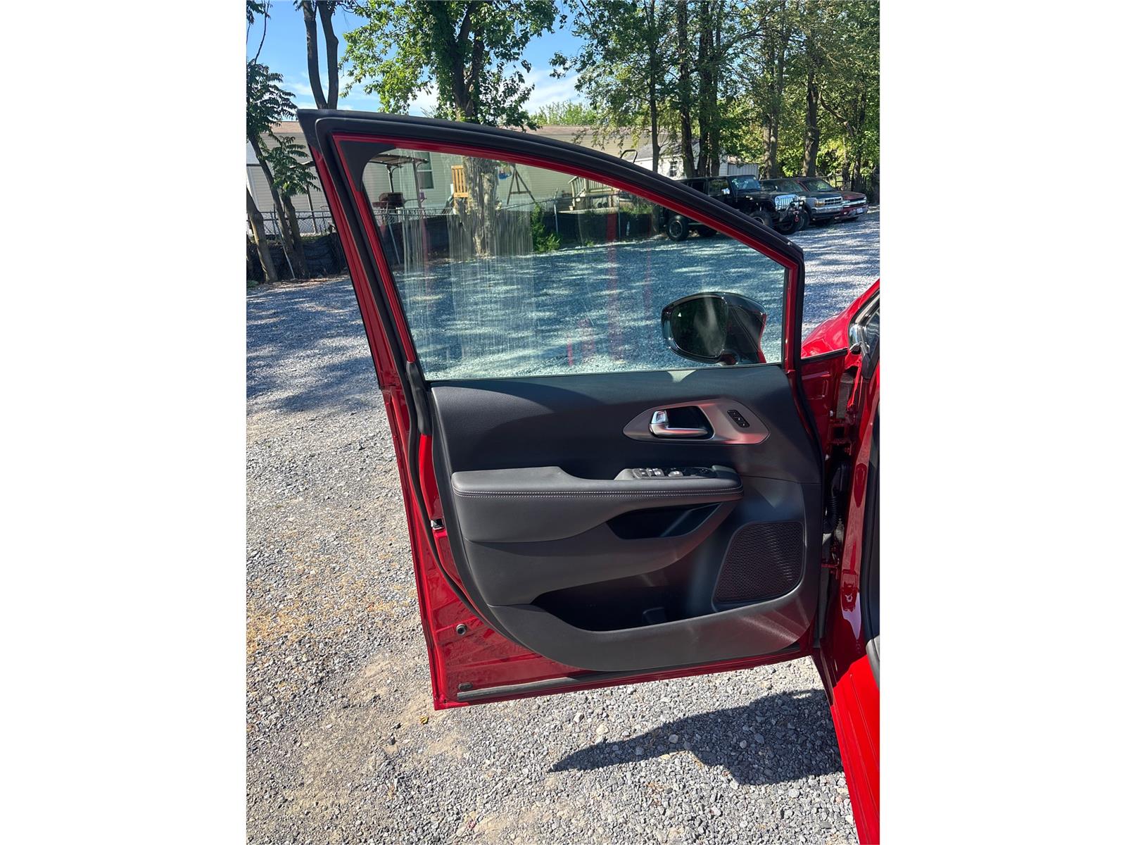 2025 Chrysler Pacifica Select - Photo 18