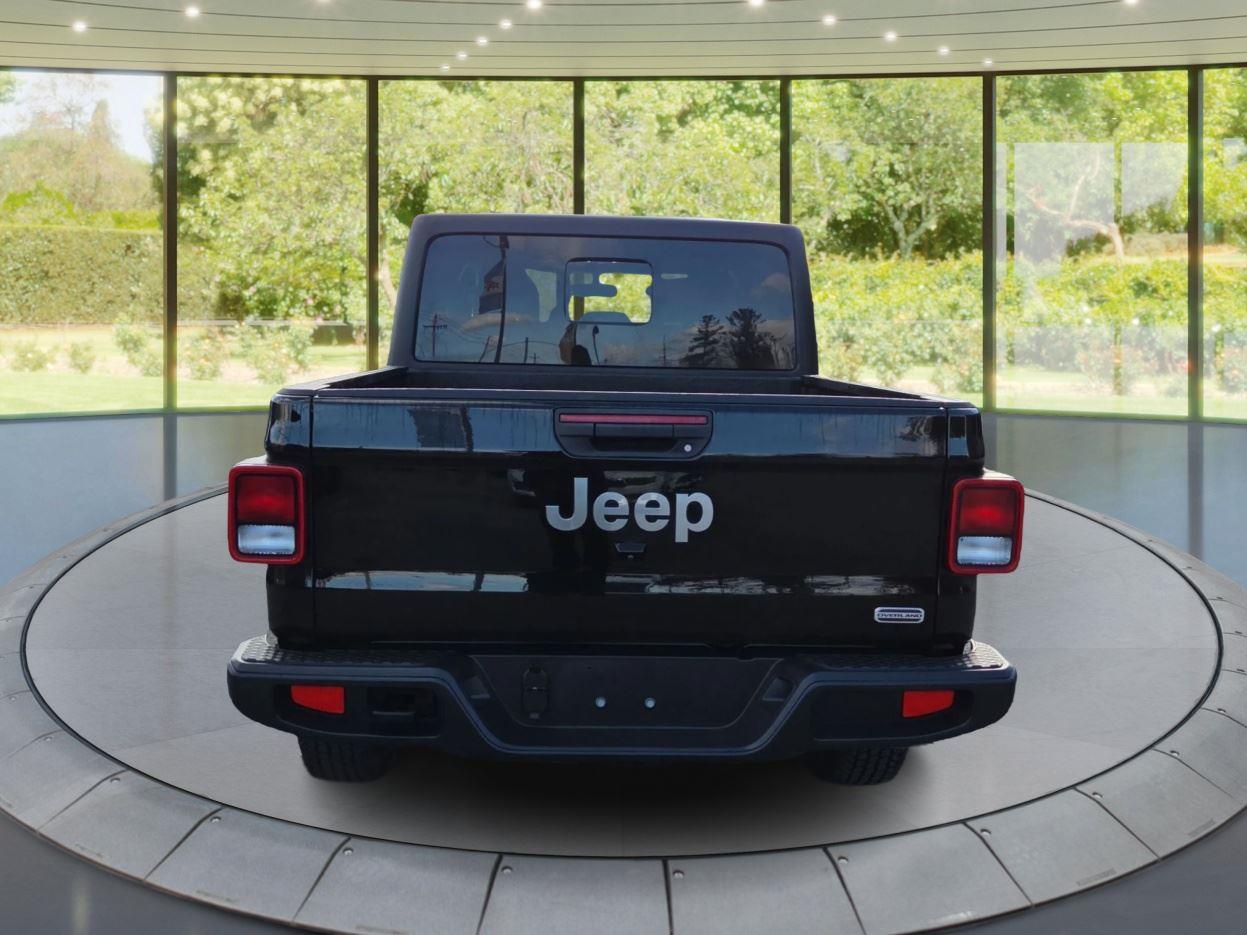 2023 Jeep Gladiator Overland photo 4