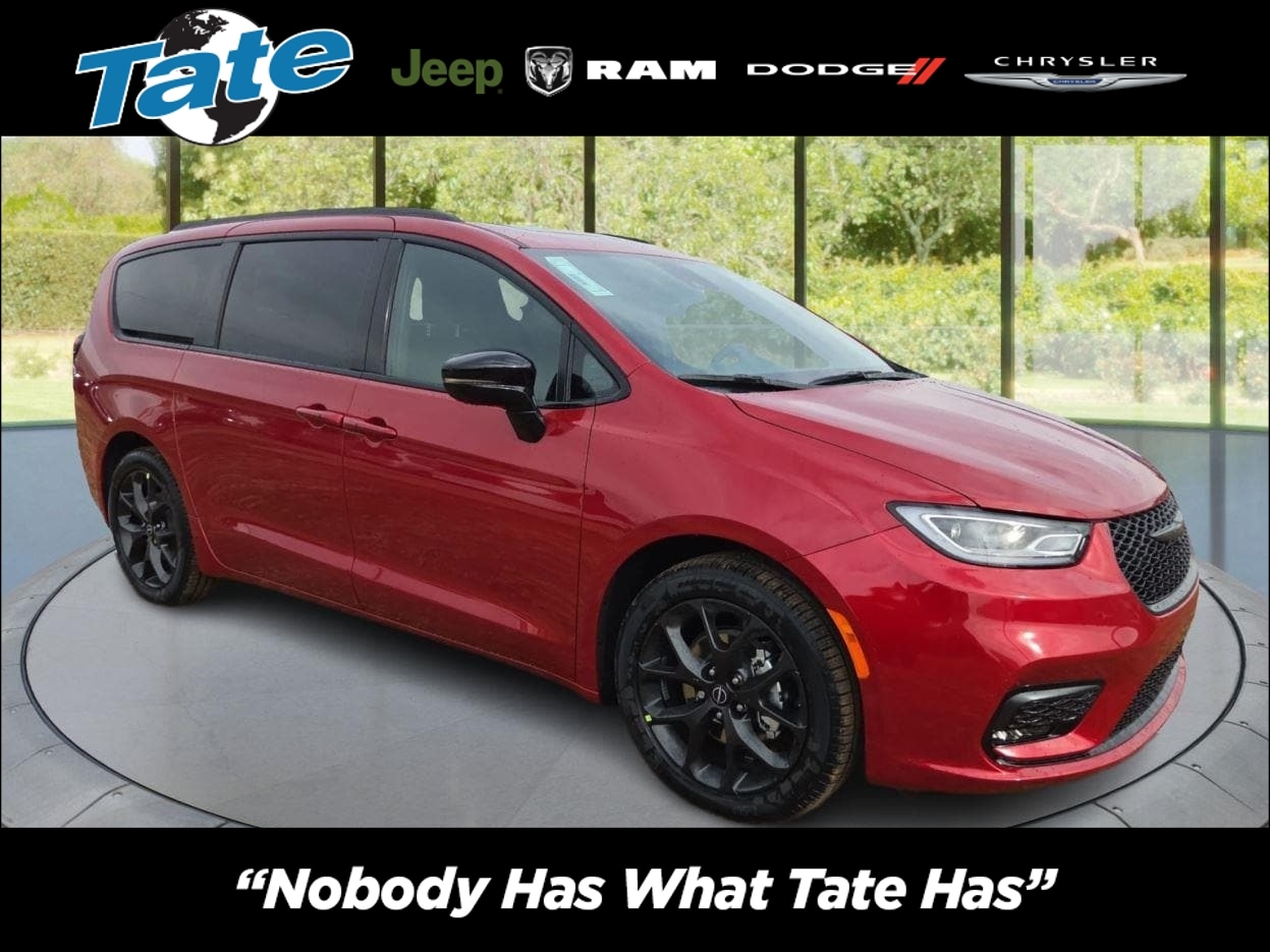 2026 Chrysler Pacifica Select's photo