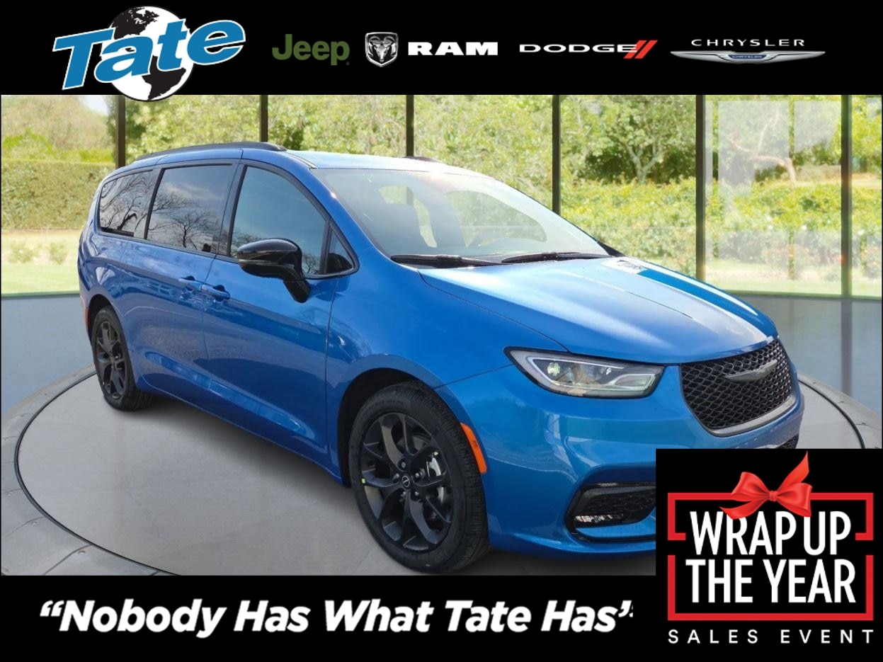 2026 Chrysler Pacifica Select's photo