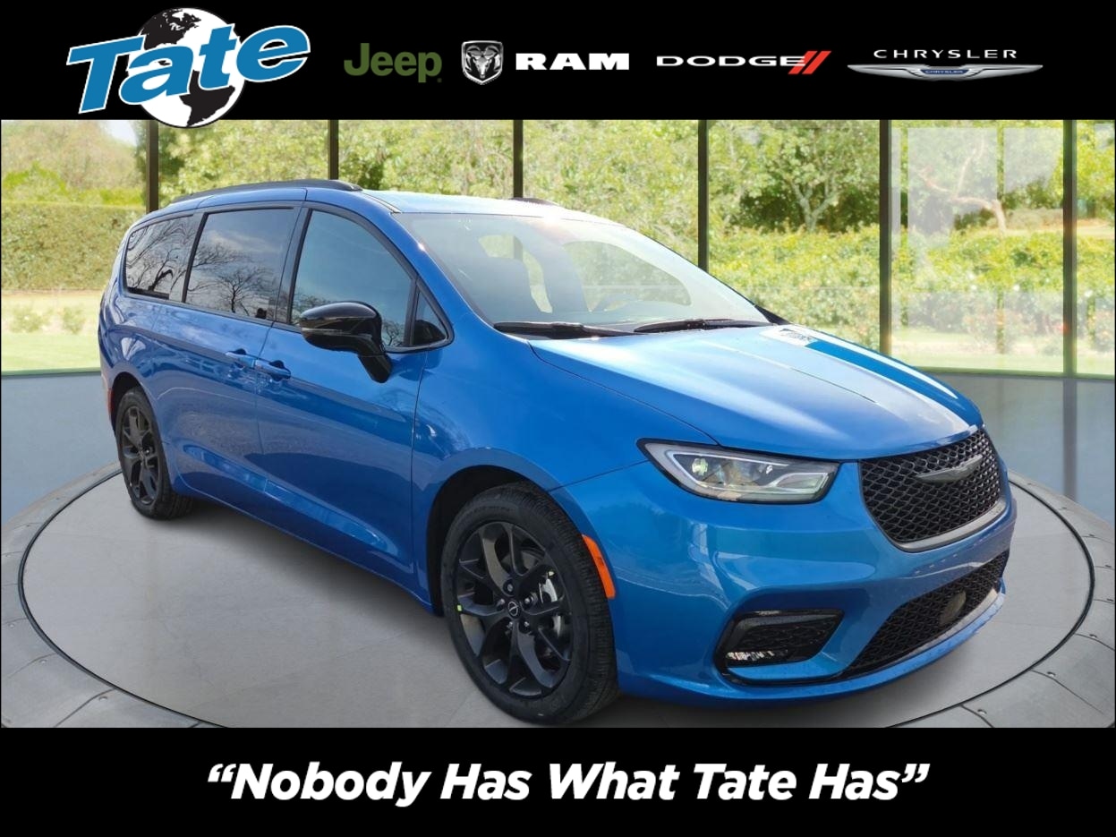 2026 Chrysler Pacifica Select's photo