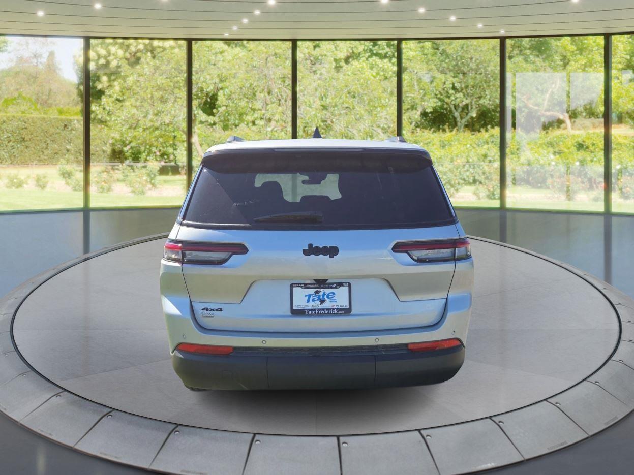 2025 Jeep Grand Cherokee Altitude photo 4