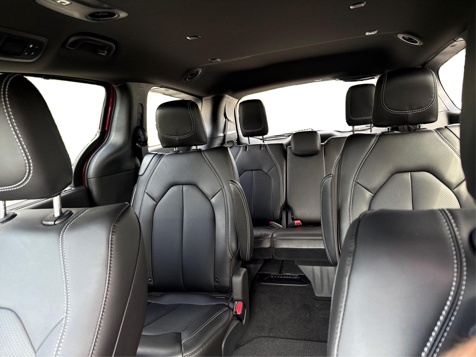 2026 Chrysler Pacifica Select - Photo 13