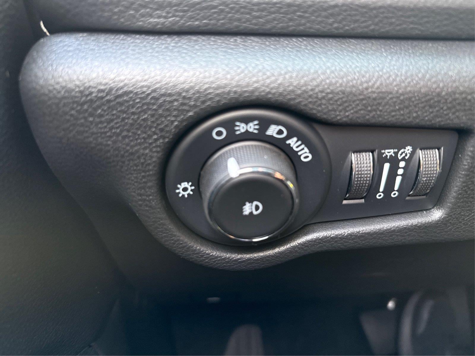 2026 Chrysler Pacifica Select - Photo 16