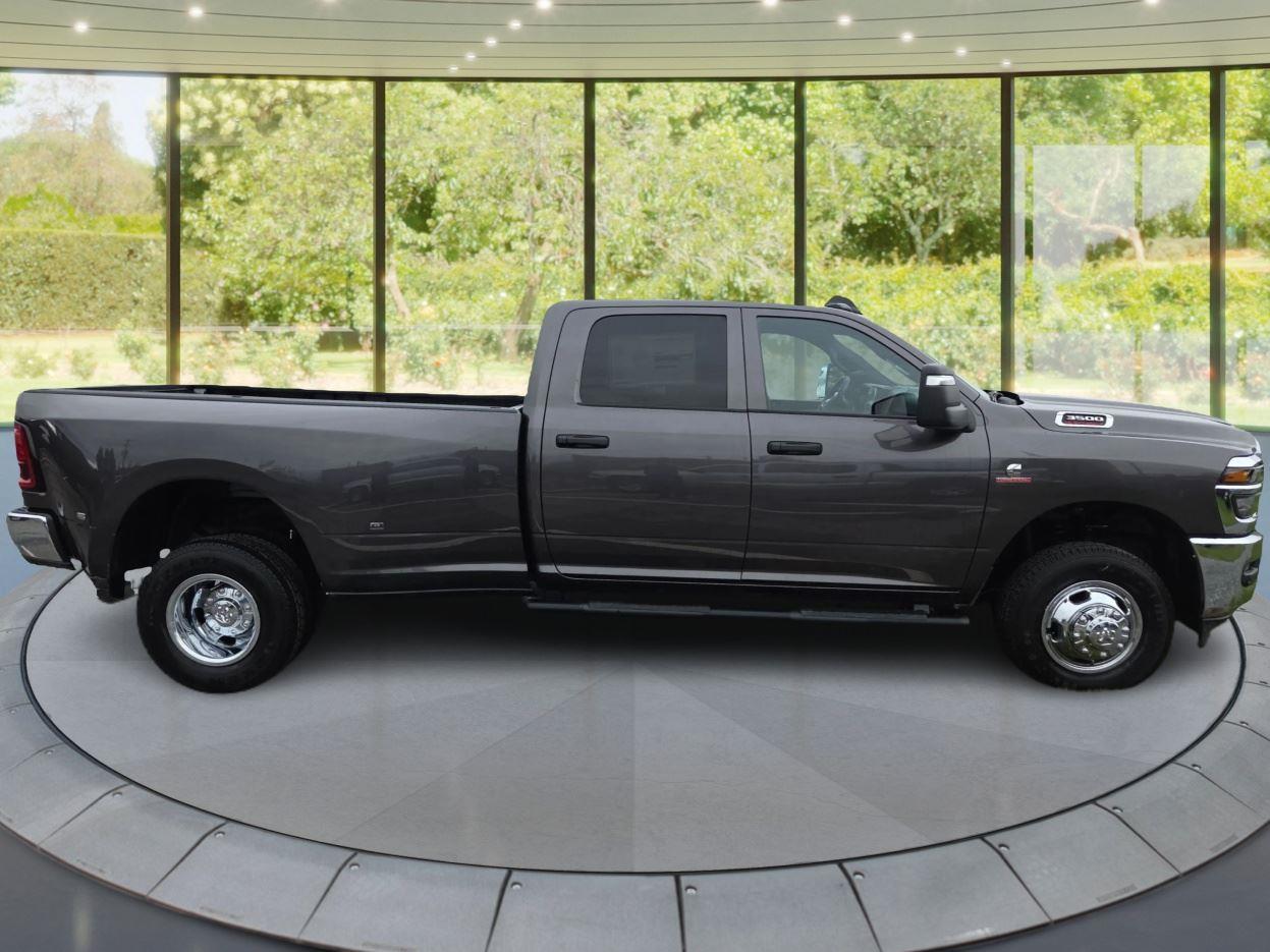 2026 Ram 3500 Tradesman photo 2