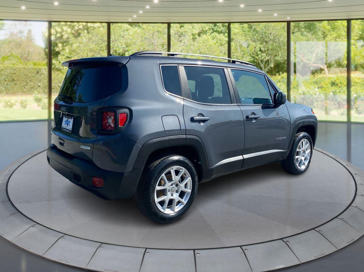 2021 Jeep Renegade Latitude photo 3