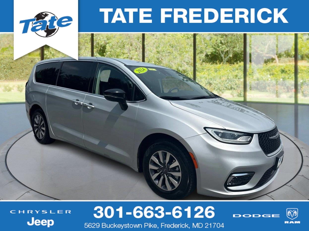 2024 Chrysler Pacifica Van 