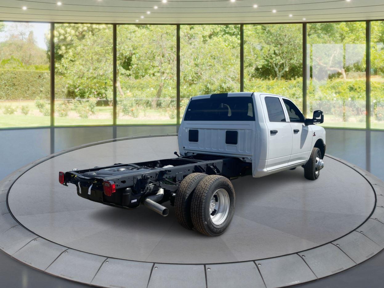 2024 Ram 3500 Tradesman photo 3