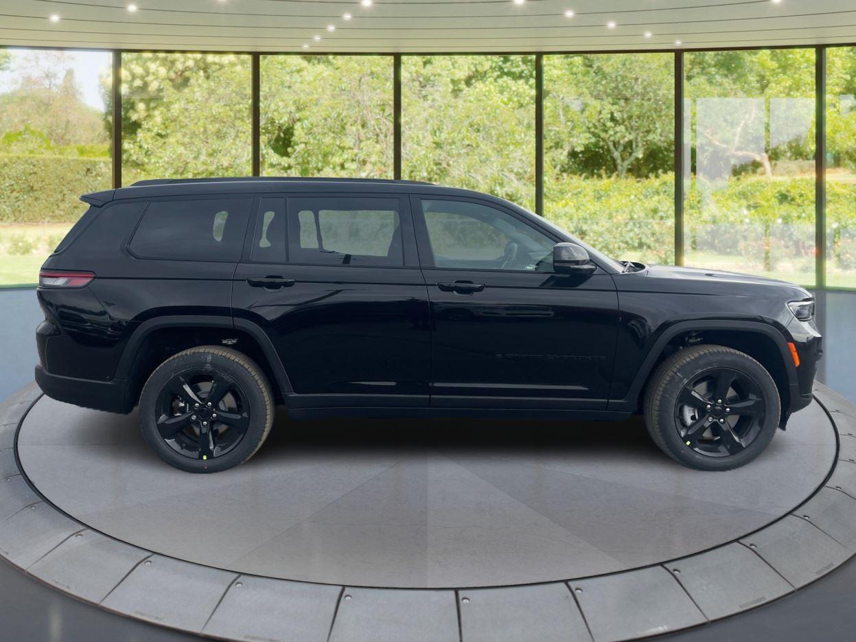2025 Jeep Grand Cherokee L photo 2