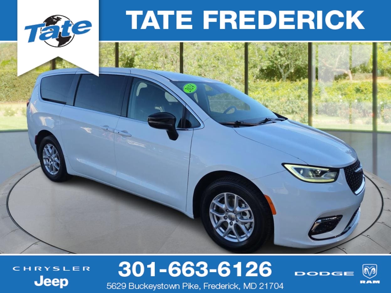 2024 Chrysler Pacifica Touring L's photo