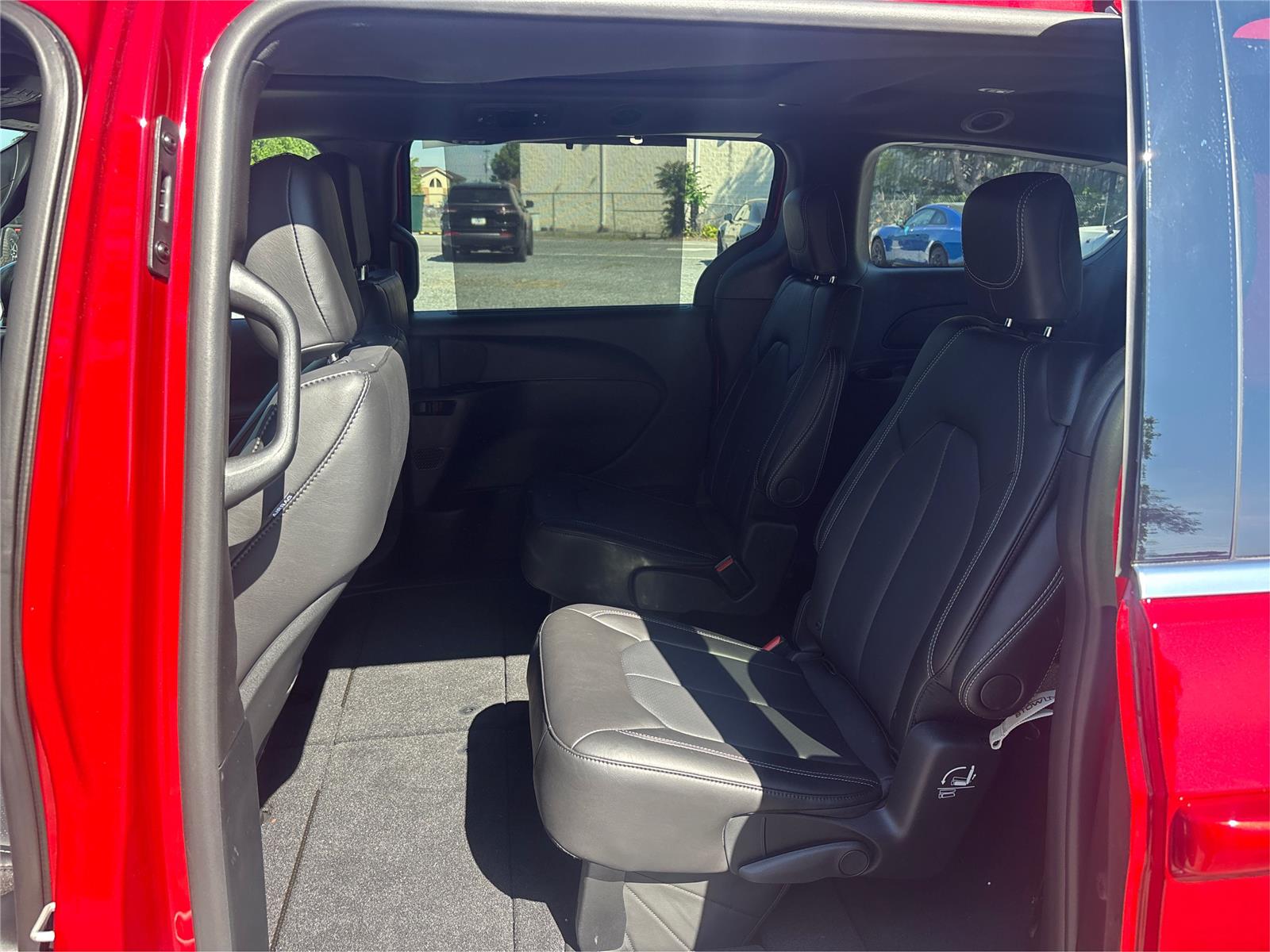 2025 Chrysler Pacifica Select - Photo 10