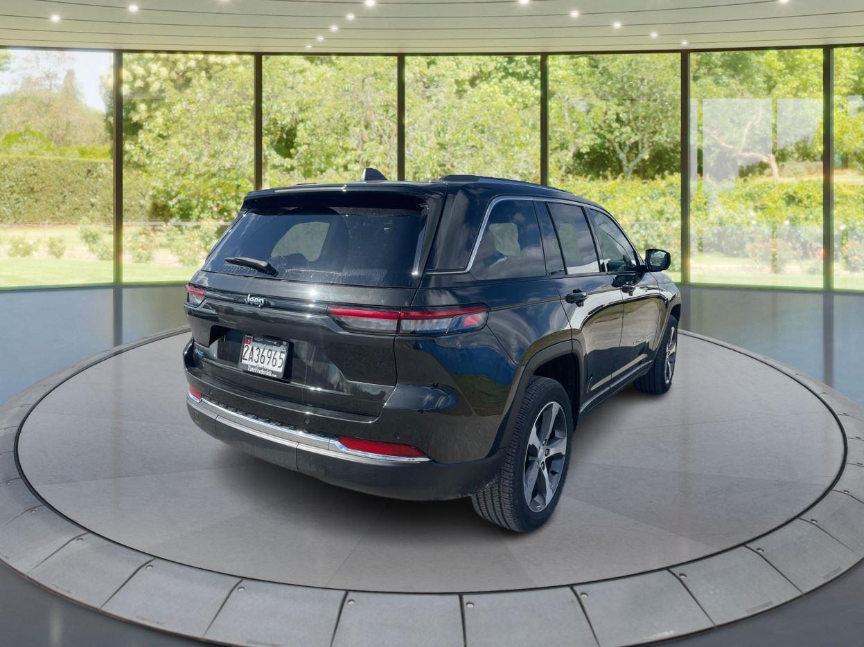 2023 Jeep Cherokee 4xe Sport photo 3