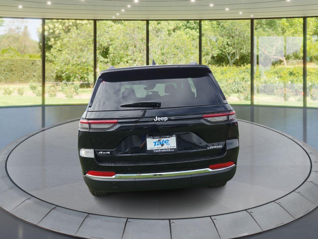 2025 Jeep Grand Cherokee Laredo Altitude photo 3