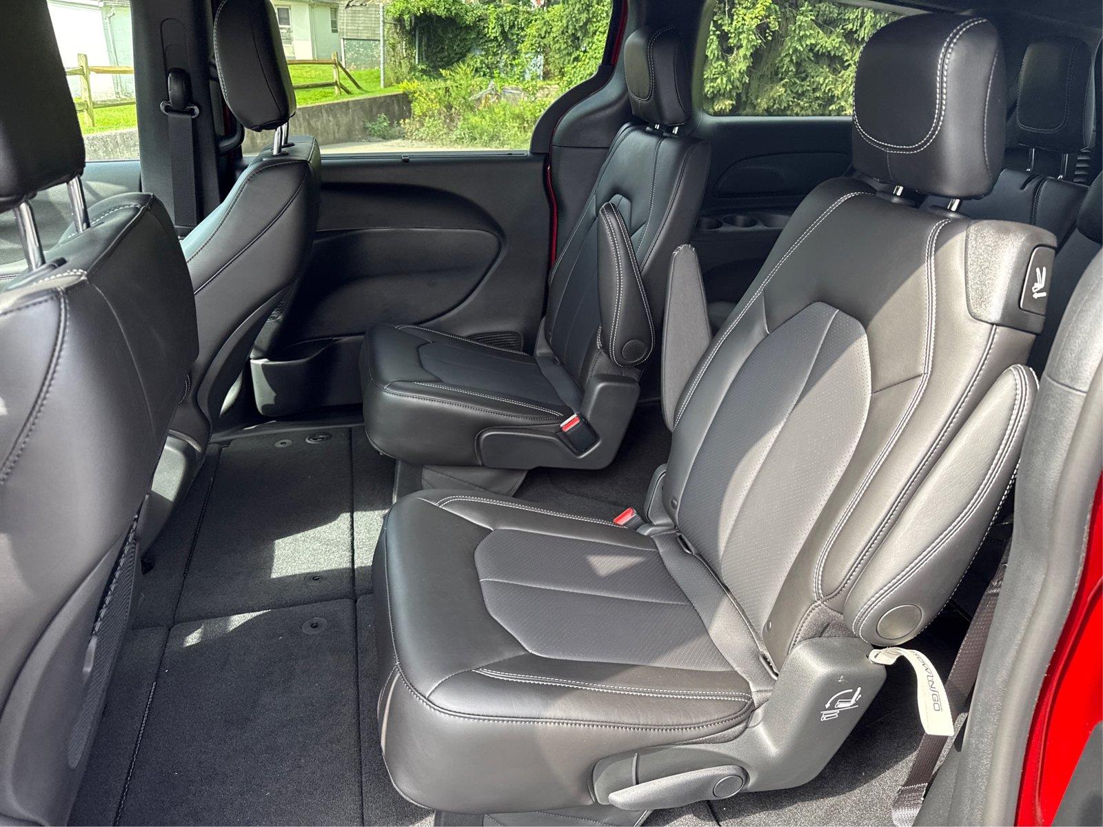 2026 Chrysler Pacifica Select - Photo 10