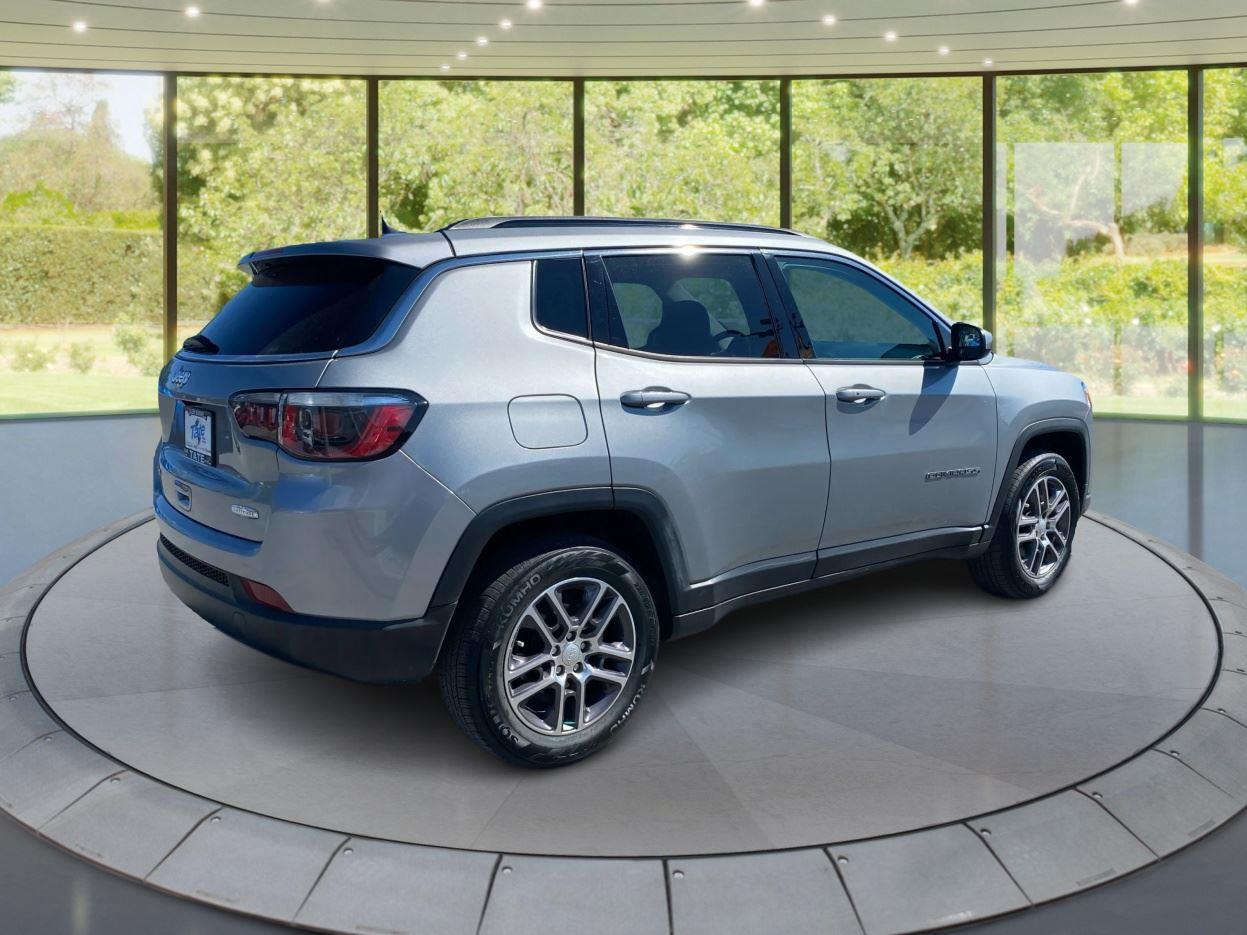 2020 Jeep Compass Latitude photo 3