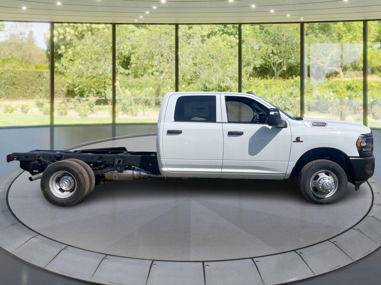 2024 Ram 3500 Tradesman photo 2