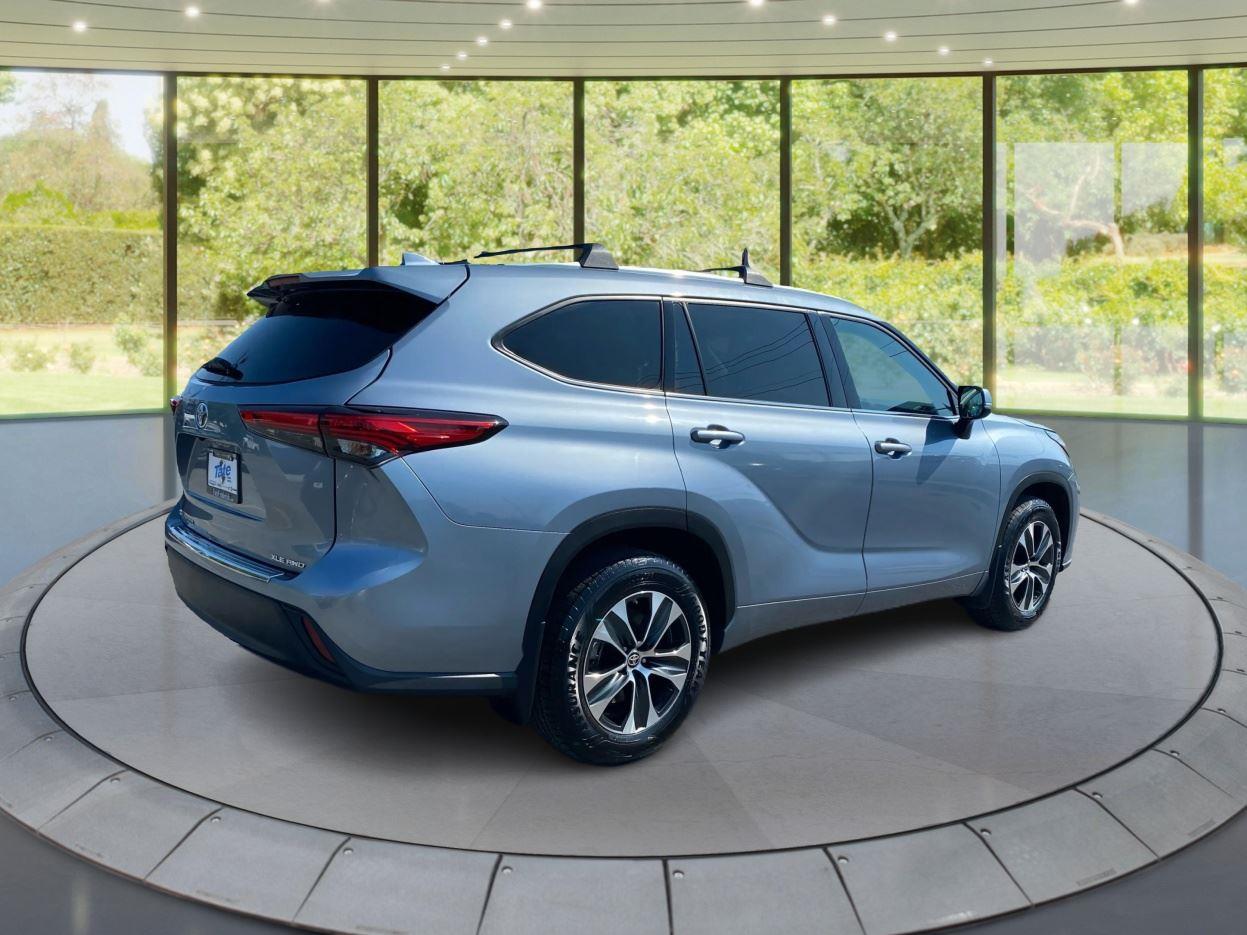 2020 Toyota Highlander XLE photo 3