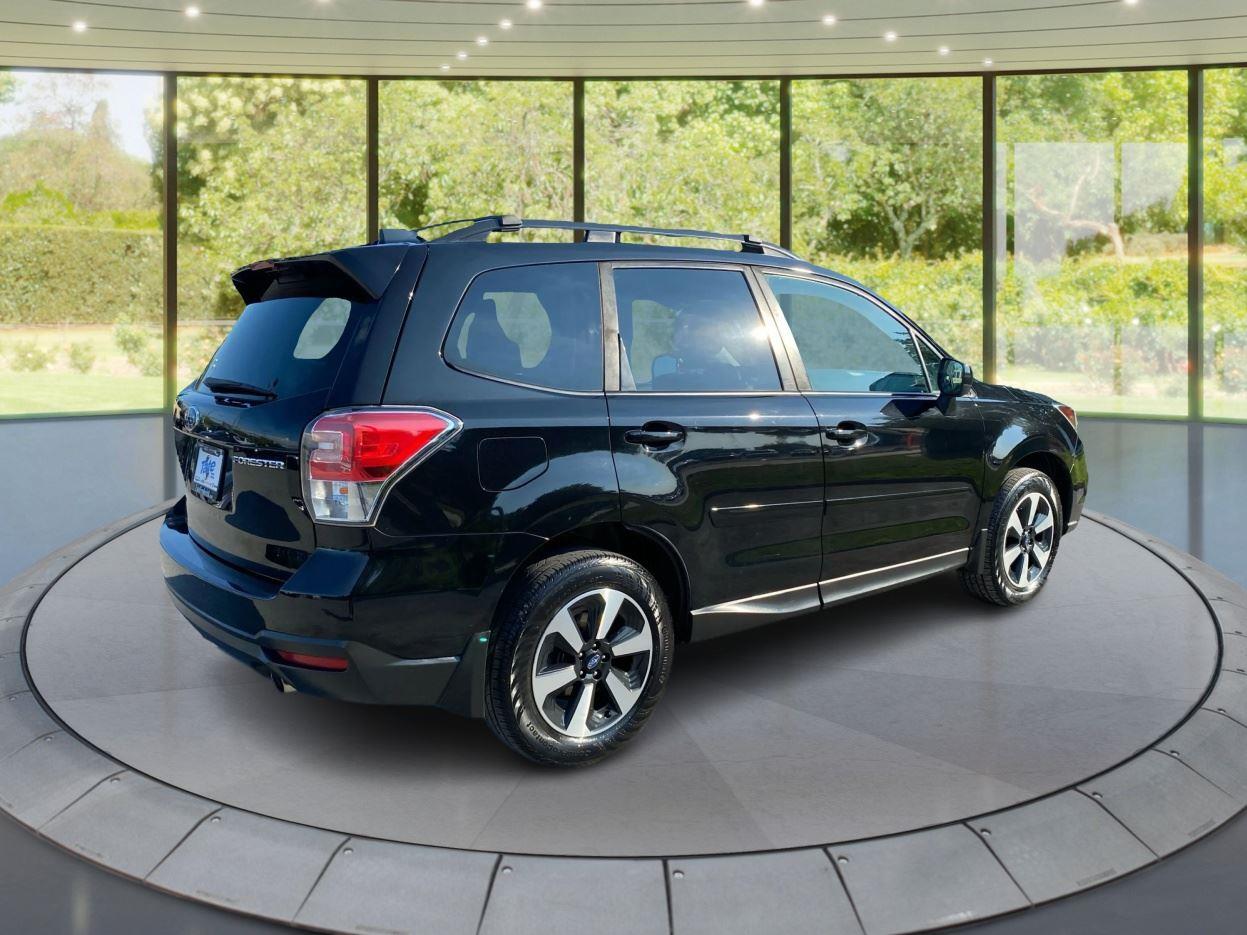 2018 Subaru Forester Premium photo 3