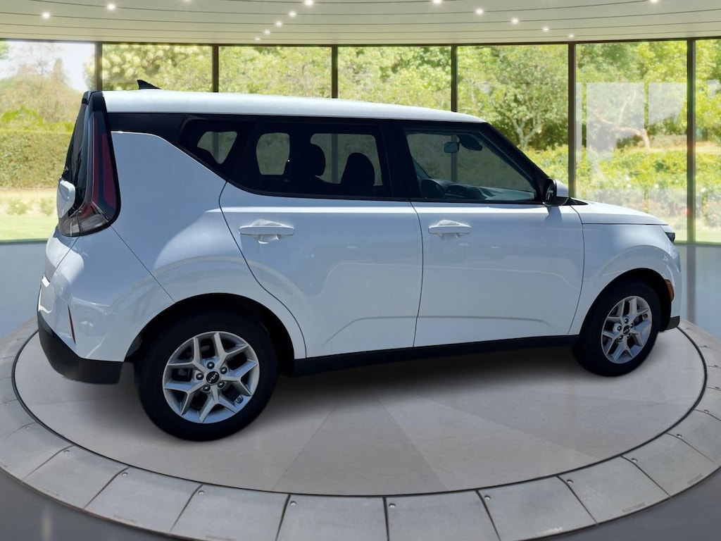 Used 2023 Kia Soul LX LX IVT