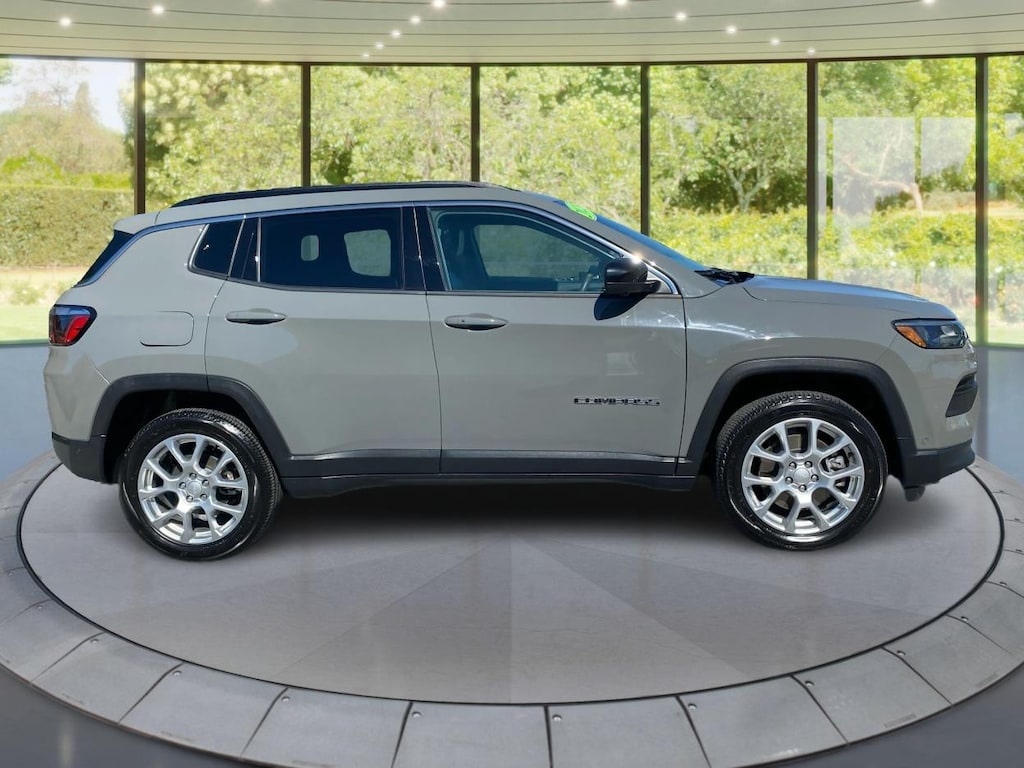 Used 2023 Jeep Compass Latitude Lux SUV