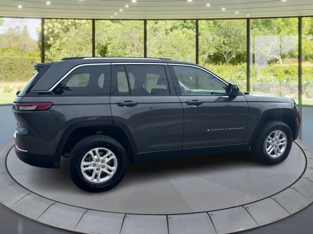 Used 2022 Jeep Grand Cherokee Laredo SUV