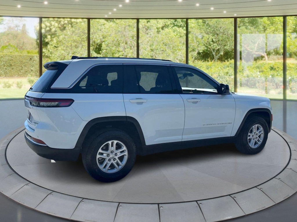 Used 2022 Jeep Grand Cherokee Laredo SUV