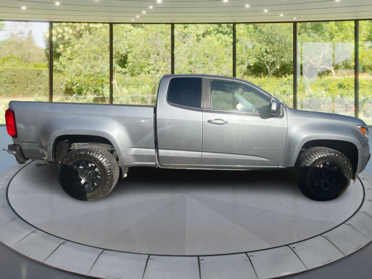 2021 Chevrolet Colorado LT photo 2