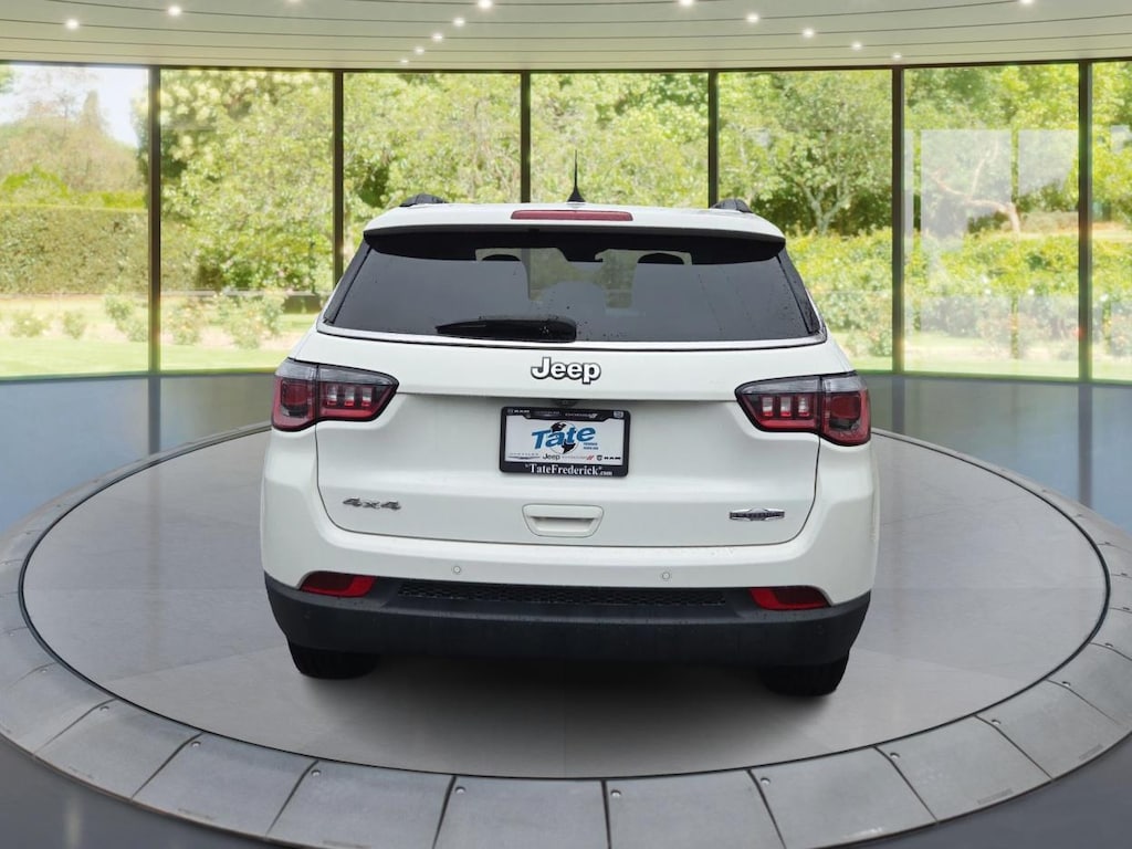 Used 2020 Jeep Compass Latitude w/Sun/Safety Pkg SUV