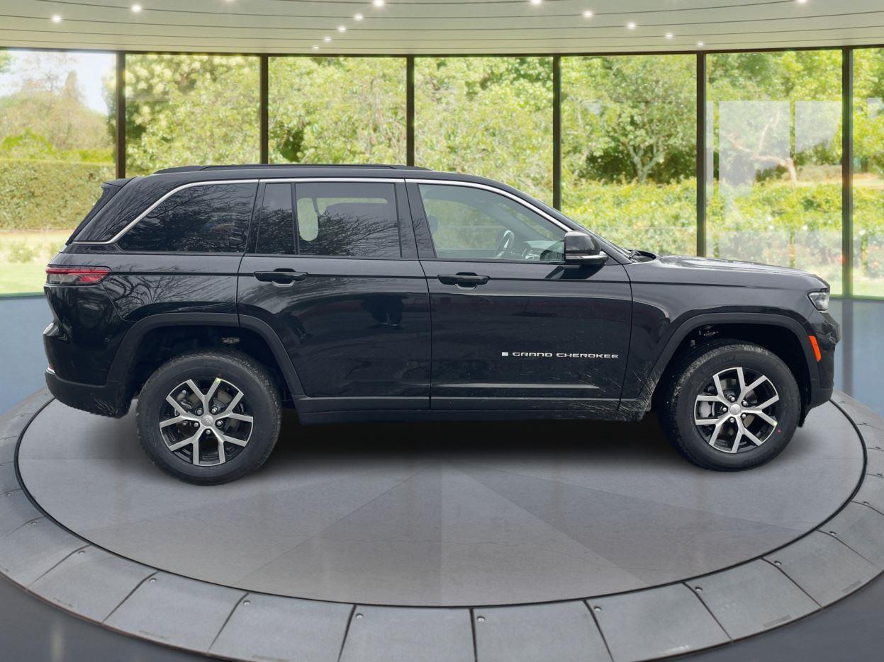 2025 Jeep Grand Cherokee Limited photo 2