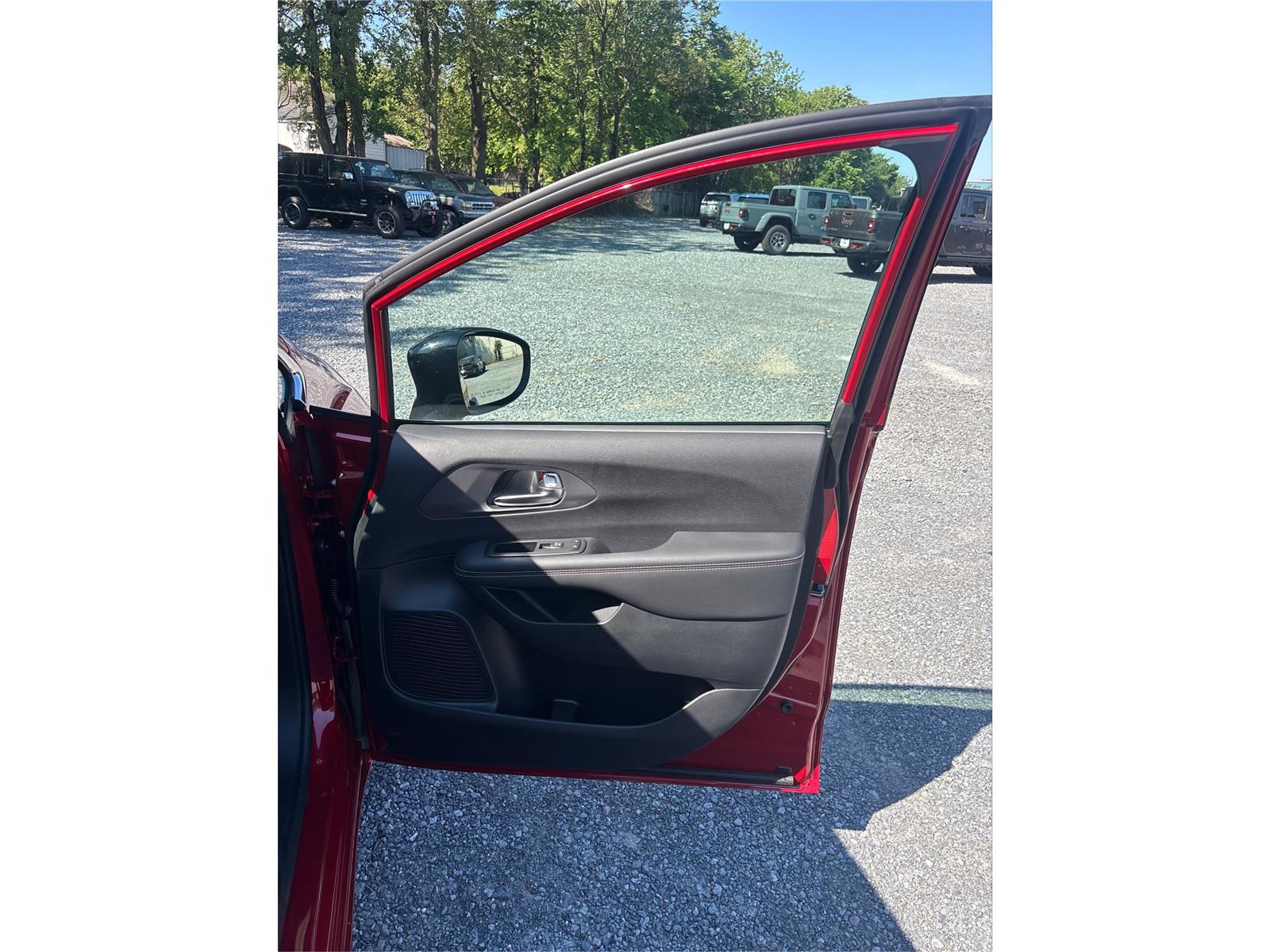2025 Chrysler Pacifica Select - Photo 19
