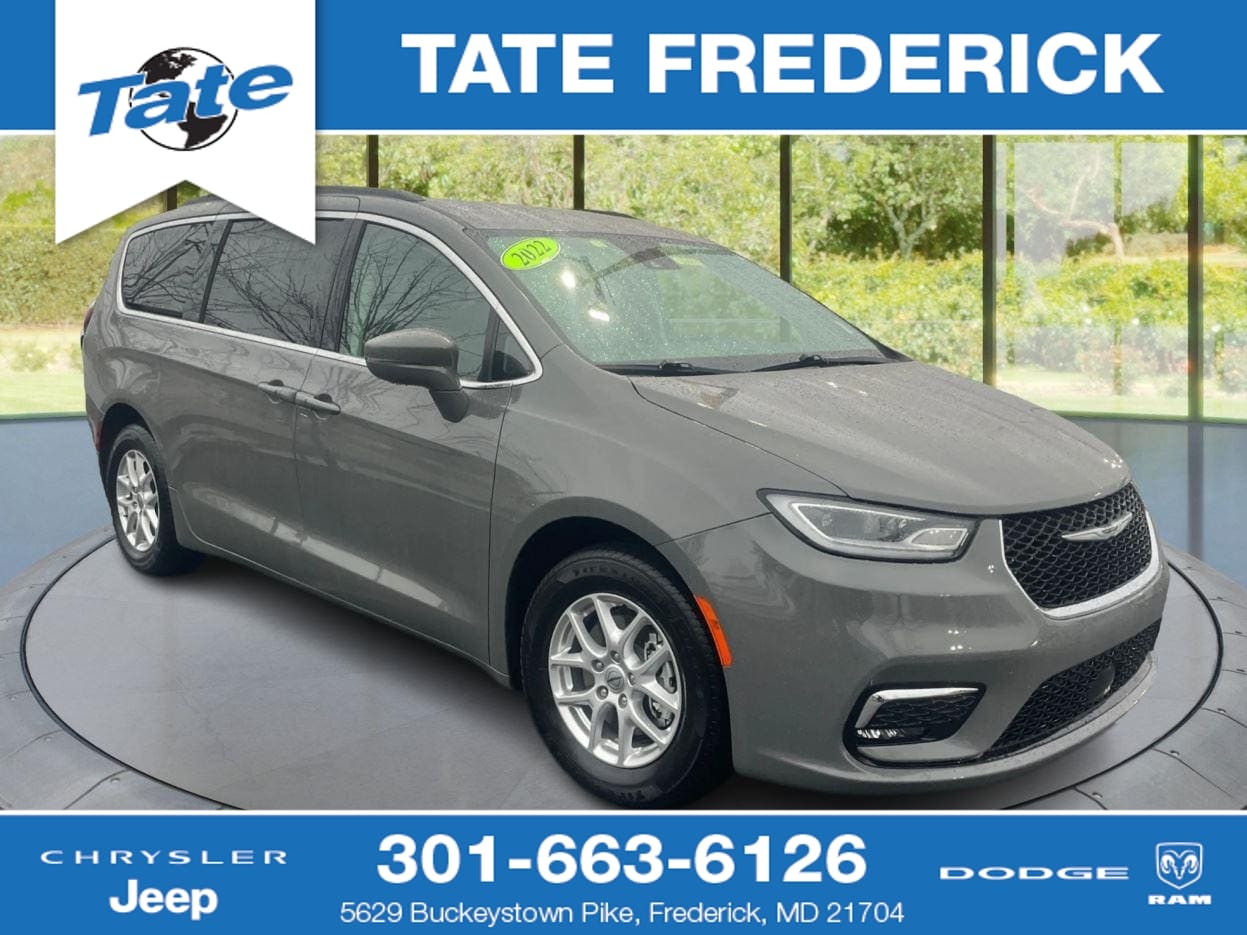 2022 Chrysler Pacifica Touring L's photo