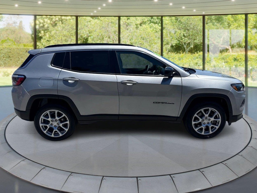 Used 2024 Jeep Compass Latitude Lux SUV